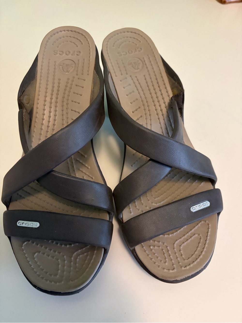 New CROCS Women’s Brown Crisscross Slide Sandals Size 9